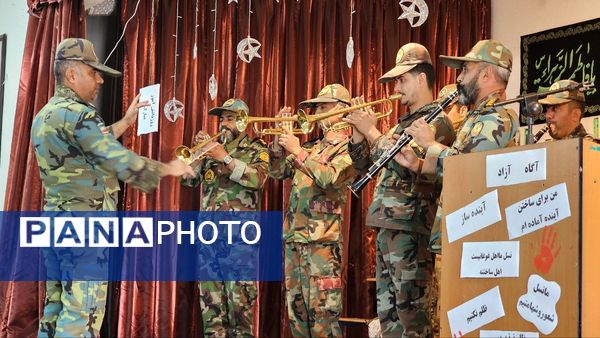 آیین گرامیداشت روز دانش‌آموز با حضور مسئولان منطقه ۱۳ در دبیرستان طلیعه شاهد