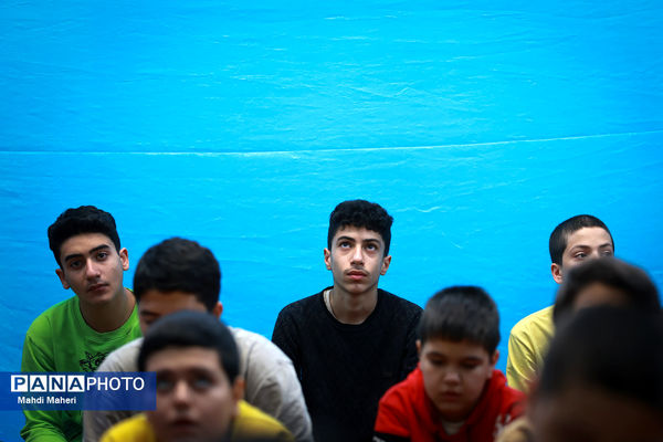 اعتکاف دانش‌آموزی در مسجد امام عصر (عج)