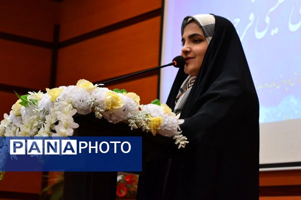 تجلیل از پسران ممتاز دبیرستان امام رضا در بهارستان‌دو