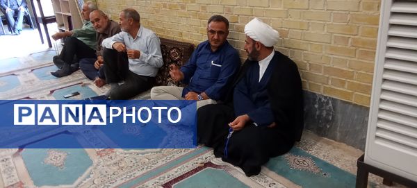 حضور دانش‌آموزان و فرهنگیان در نماز‌ جمعه صفادشت