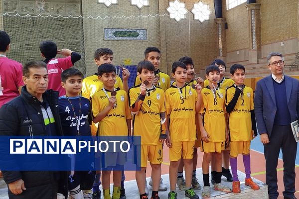 حضور دانش‌آموزان ابتدایی ناحیه دو شهرری در مسابقات فوتسال