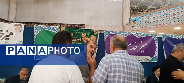 برپایی میز خدمت ادارات در مصلای نماز جمعه شهرستان محمودآباد