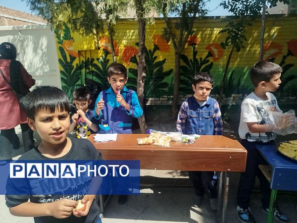 برگزاری بازارچه درون مدرسه‌ای در دبستان مبین شیروان