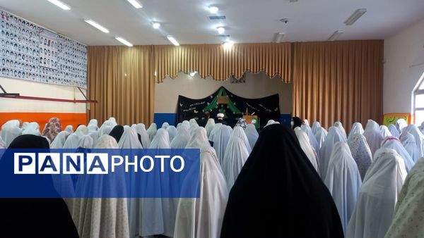 برگزاری نماز جماعت در دبستان زیور کاظمی شهرستان تفرش