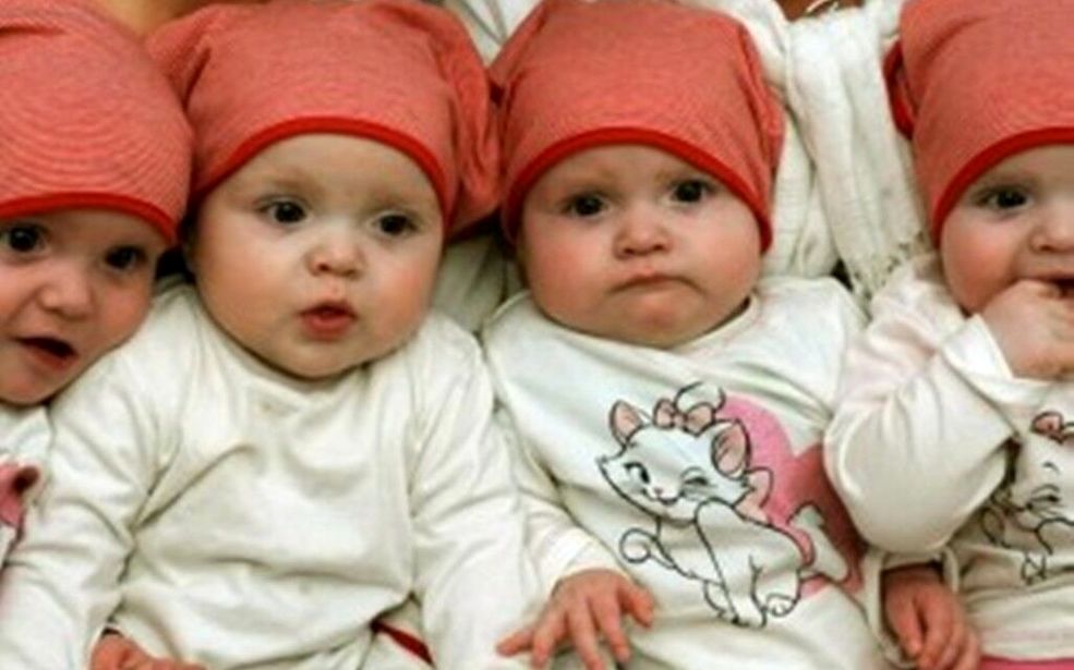 پرداخت مستمری و کمک‌هزینه مراقبتی به خانواده‌های دارای چندقلو