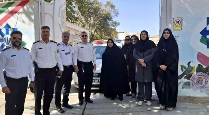 گرامیداشت هفته نیروی انتظامی در دبیرستان فرزانگان بروجرد