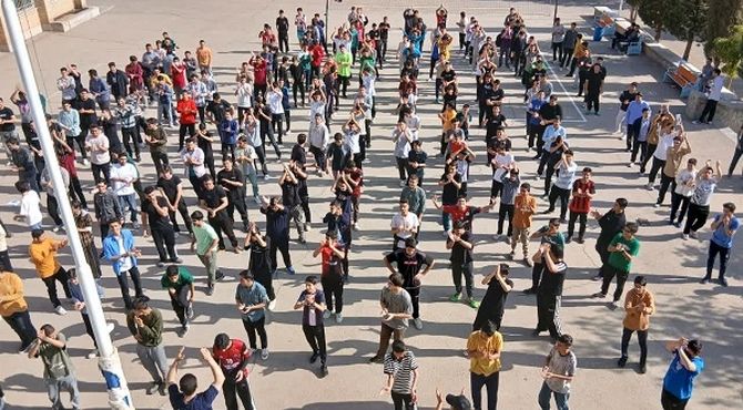 برگزاری مسابقات ورزشی دبیرستان معلم ساوجبلاغ در هفته تربیت بدنی