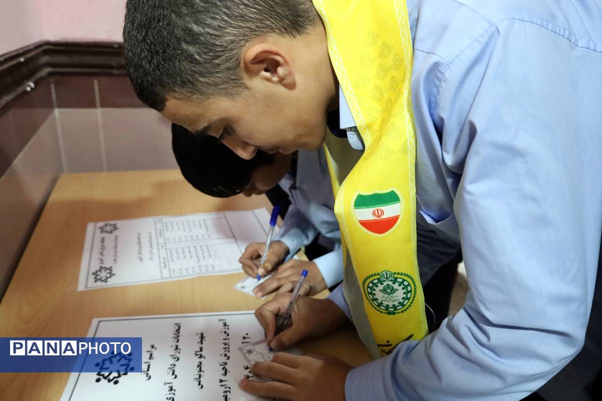 انتخابات شورای دانش‌آموزی در آذربایجان غربی