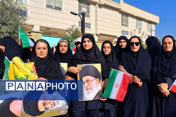 حضور پرشور دانش‌آموزان و فرهنگیان در راهپیمایی روز دانش‌ آموز در باشت 