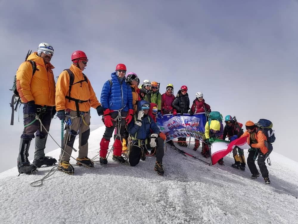 نخستین صعود برون‌مرزی بانوان کوهنورد کارگر ایران به قله آرارات