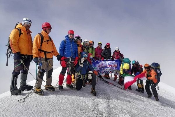 نخستین صعود برون‌مرزی بانوان کوهنورد کارگر ایران به قله آرارات