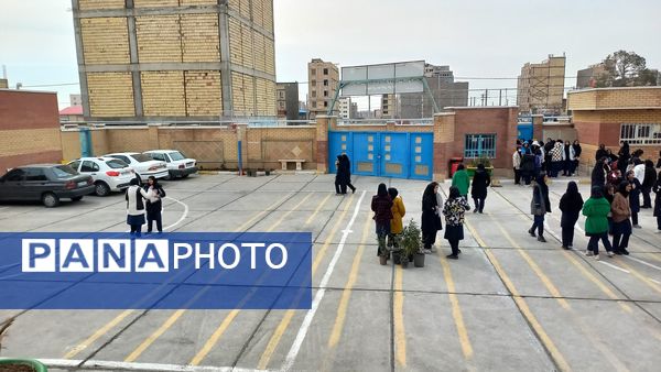 دوستی با طبیعت و شور و حال دانش‌آموزان دبیرستان فرزانگان استعداد درخشان ملارد