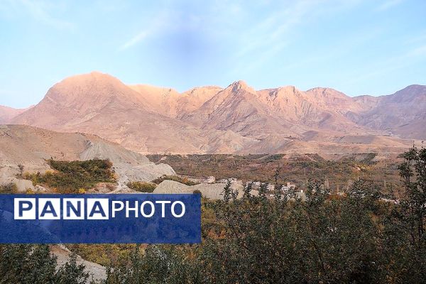 تصاویر زیبا از پاییز رنگارنگ در شهر دار السادات بار نیشابور 