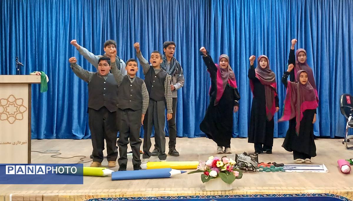 تقدیر از دانش‌آموزان فعال محمدشهری در زمینه‌های فرهنگی و هنری