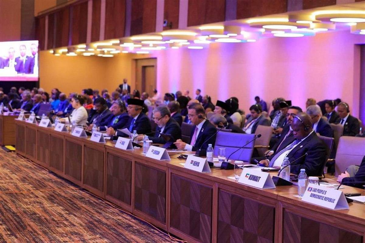 رایزنیهای عراقچی با وزرای خارجه چند کشور در حاشیه اجلاس جنبش عدم تعهد