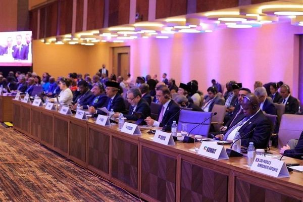 رایزنی‌های عراقچی با وزرای خارجه چند کشور در حاشیه اجلاس جنبش عدم تعهد