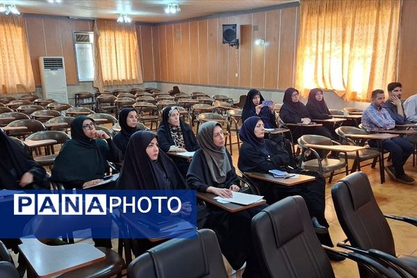 برگزاری کارگاه‌های «طرح توانا» و تجلیل از سرگروه‌های اجتماعات یادگیری در ناحیه یک شهرری