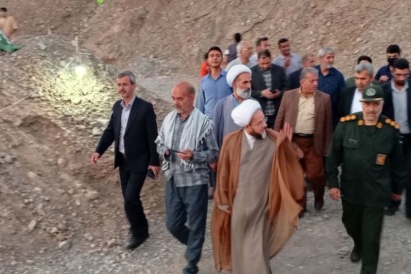 بازدید روسای ادارات خلیل آباد از دومین کنگره ملی شهید مدرس (ره) و ۱۲۲۲ شهید منطقه ترشیز کهن 