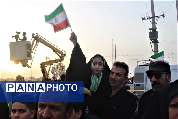 همخوانی گروه‌های دانش آموزی قم در اجرای سرود «ایران بخوان»