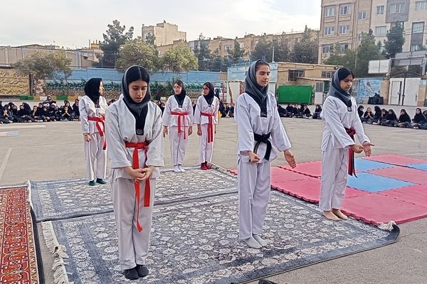 المپیاد ورزشی درون مدرسه ای در دبیرستان صدیقه 1 مشهد