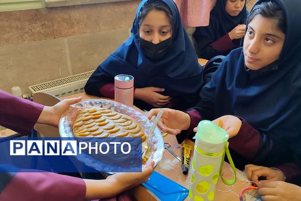 حضور پرشور دانش‌آموزان ناحیه دو شهرری در مراسم وفات حضرت معصومه (س) 