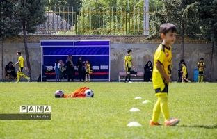 از پشت نیمکت مدرسه، عاشق پوشیدن پیراهن پرسپولیس بودم 