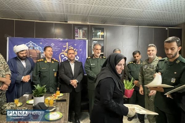 مدرسه‌ای که در هفته معلم رنگ افتخار گرفت