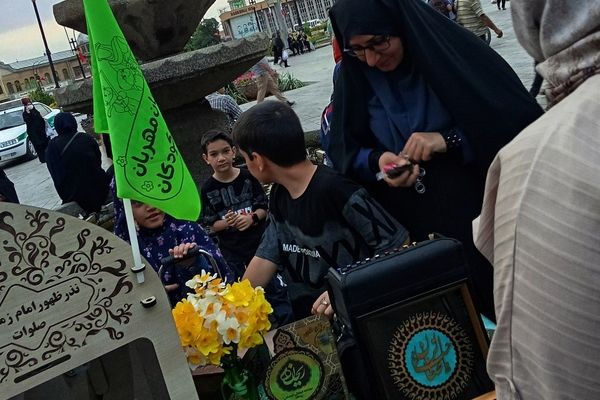 طنین «یا مهدی» در میدان امام خمینی(ره) همدان