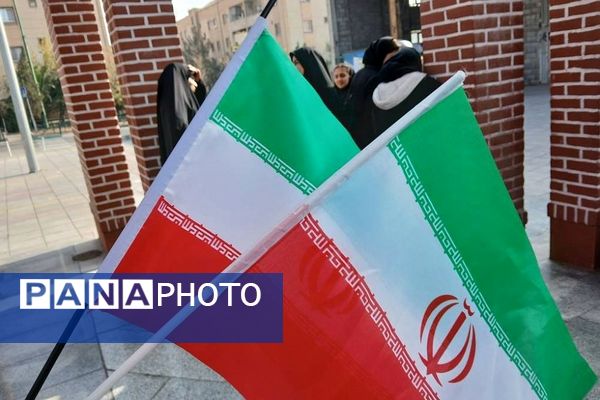 حضور دانش‌آموزان هنرستان حدیث کساء در مقبره الشهدای خاورشهر