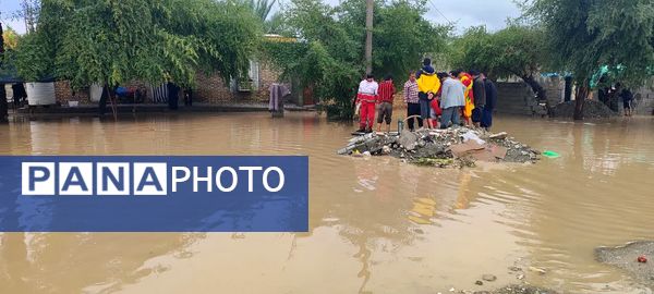 وقوع سیل به علت بارش شدید باران در فاریاب کرمان