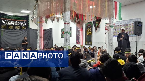 استقبال دانش‌آموزان دبیرستان هفده شهریور از پیکر مطهر شهید گمنام