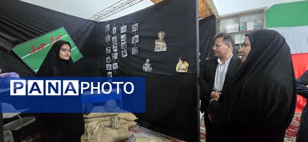 برگزاری نمایشگاه استکبارستیزی در دبیرستان نمونه حضرت معصومه(س) بافق