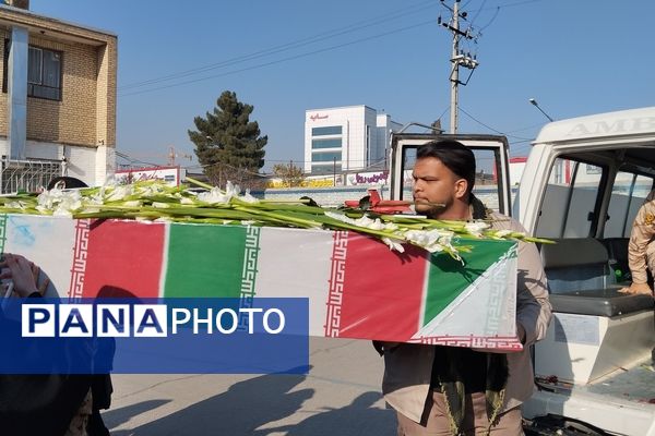 وداع با پیکر شهید گمنام در دبیرستان شهید عباسی یک مشهد