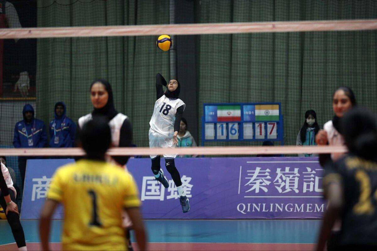 شیلی سومین قربانی دختران بلندقامت دانش آموز ایران/ پیروزی از جنس صعود