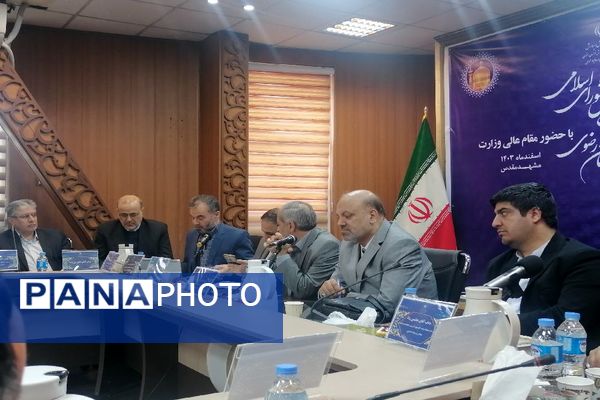 نشست مشترک اعضای کمیسیون آموزش و تحقیقات مجلس، مدیران آموزش و پررش استان خراسان رضوی و وزیر آموزش وپرورش در مشهد