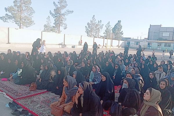 اولین جلسه انجمن اولیا در دبستان توحید 