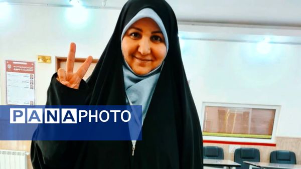 خانواده شهدا پای صندوق‌های رأی حضور پیدا کردند
