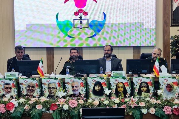 فرهنگیان در پاسداری از ارزش‌ها و آگاهی‌بخشی نسل آینده نقش بی‌بدیلی دارند