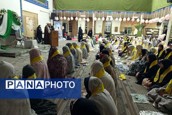 اعتکاف دانش‌آموزی رباط‌کریم با پرچم‌گردانی حضرت ابوالفضل(ع)