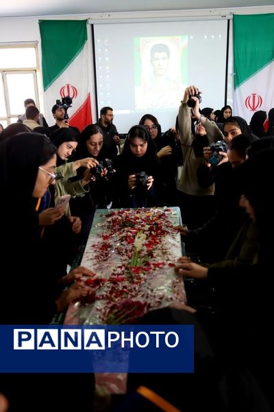 میزبانی هنرجویان هنرستان دکتر حسابی شهر محلات از پیکر شهید گمنام دفاع مقدس 