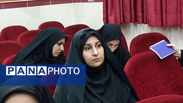 جلسه تخصصی پروژه مهر مدیران مدارس محمودآباد 