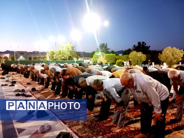 برپایی نماز جماعت در آرامگاه شهید مدرس 