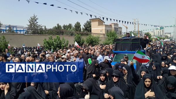 مردم کرج پیکر شهدا حمله رژیم غاصب صهیونیستی به ایران را با عشق و احترام تشییع کردند