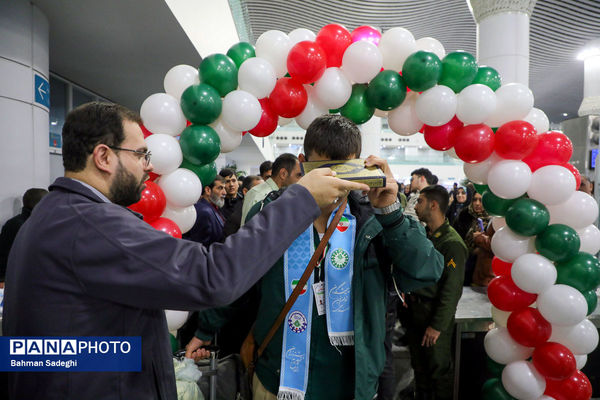 آیین بدرقه دانش‌آموزان و مربیان عمره‌گزار به سرزمین وحی