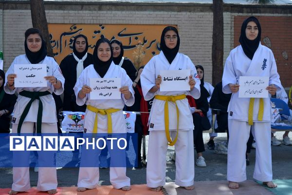 از حرکات رزمی دانش‌آموزان تا طناب‌کشی معلمان، المپیاد ورزشی مدرسه حکمت بهارستان‌دو