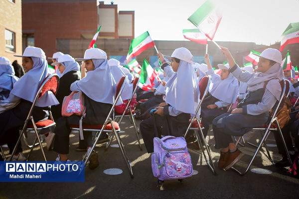 نواختن زنگ آغاز سال تحصیلی با حضور رئیس جمهوری