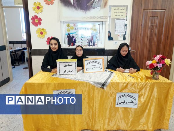 انتخابات شورای دانش آموزی در دبیرستان مادرمهربان خلیل آباد