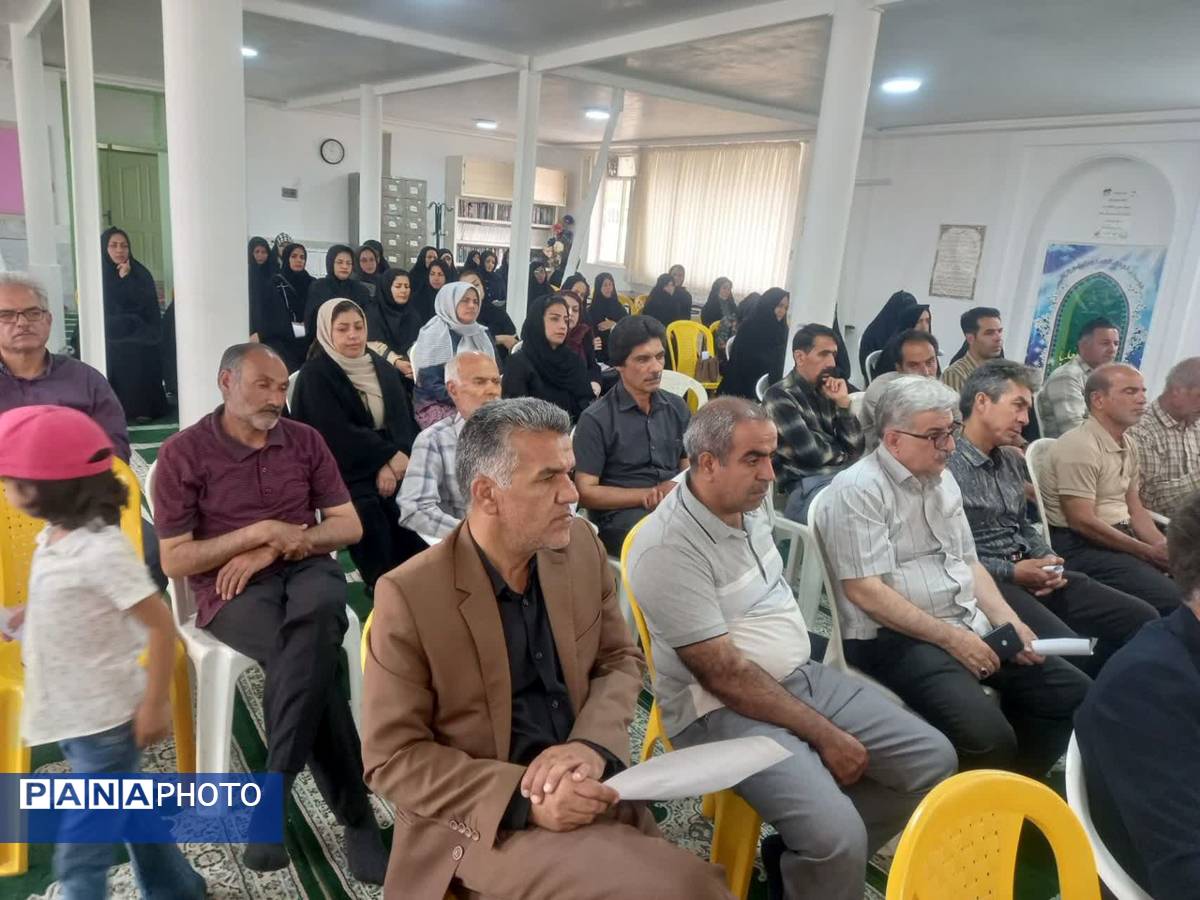 جلسه انجمن اولیا دبیرستان نمونه آیت‌الله خامنه‌ای 