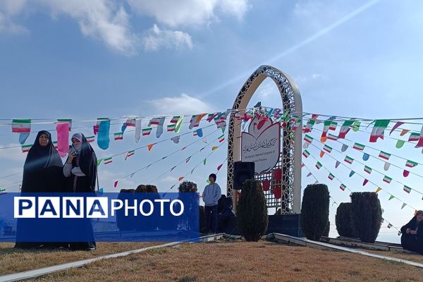 حضور دانش‌آموزان در راهپیمایی ۲۲ بهمن شهرستان پردیس 