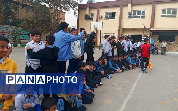 برگزاری آخرین  مسابقه فوتبال در حضور پرشور و هیجان انگیز دانش آموزان و کادر مدرسه